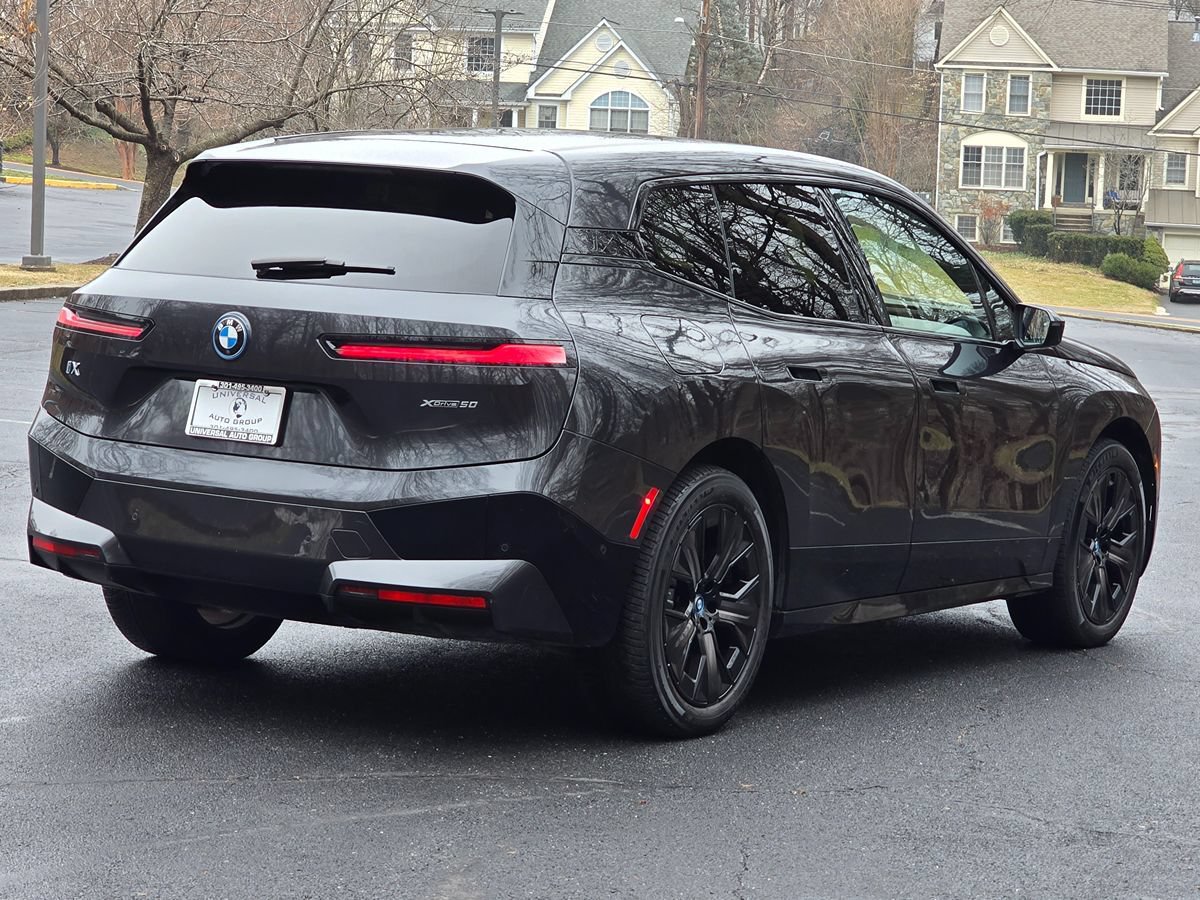 Used 2024 BMW iX xDrive50 w/ Premium Package AWD/4WD image 6