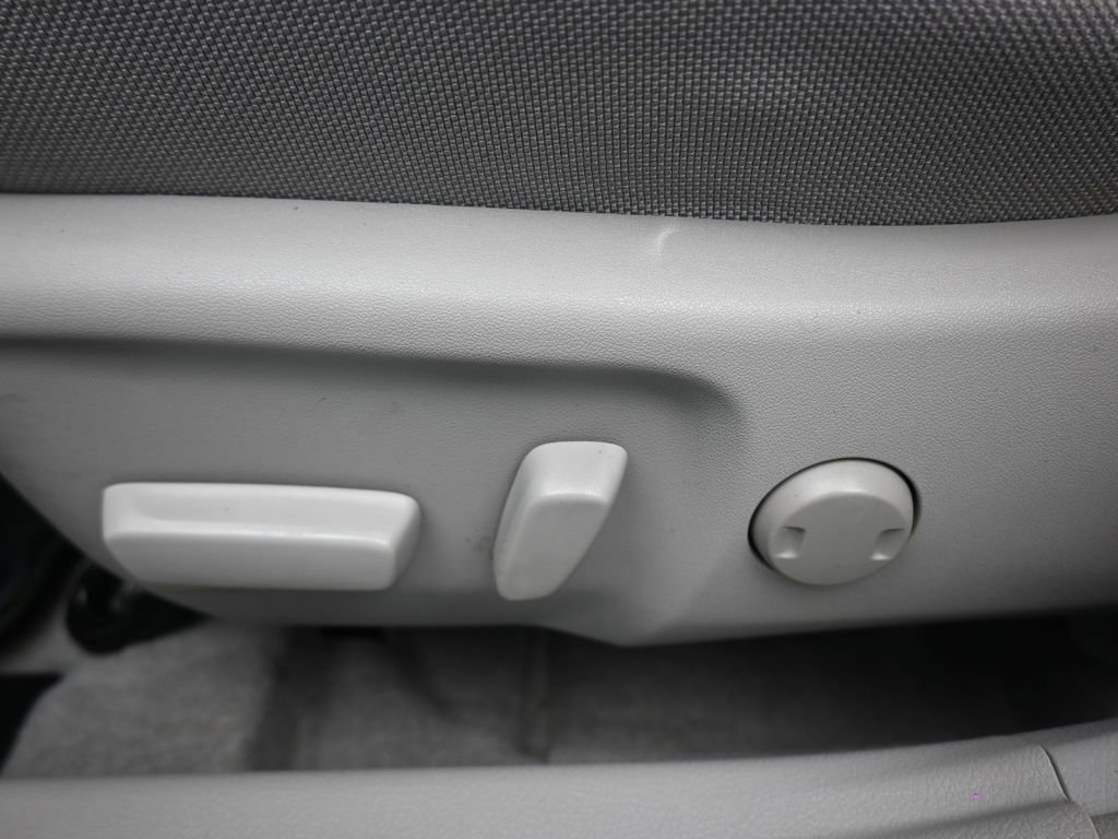 Used 2017 Toyota Camry LE image 12