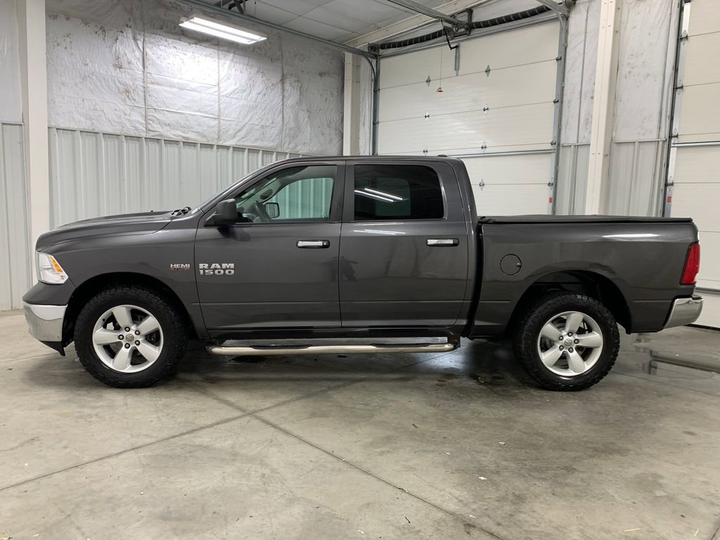 Used 2017 RAM 1500 Classic SLT AWD/4WD image 3