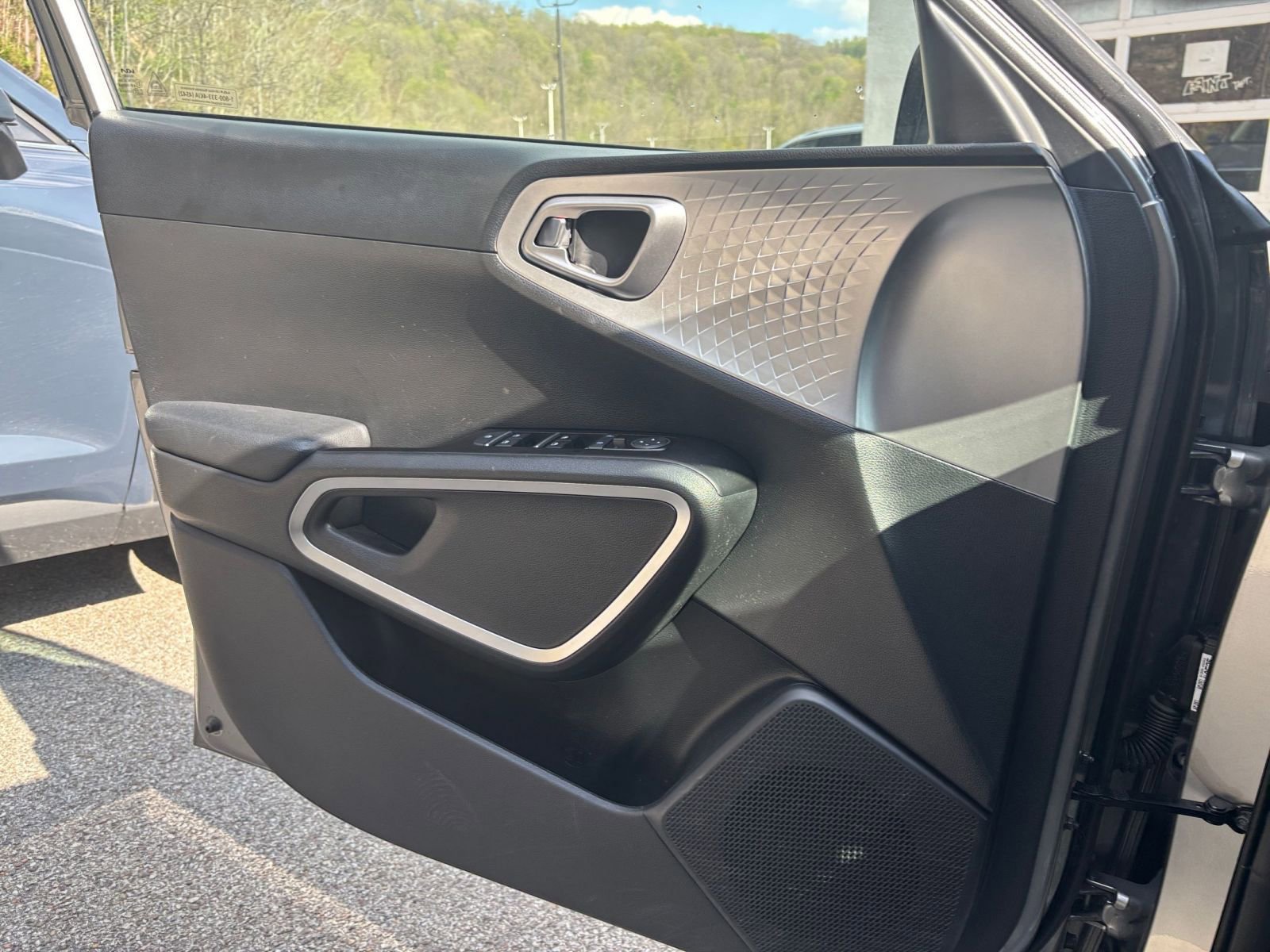 Used 2025 Kia Soul LX w/ LX Technology Package FWD image 20