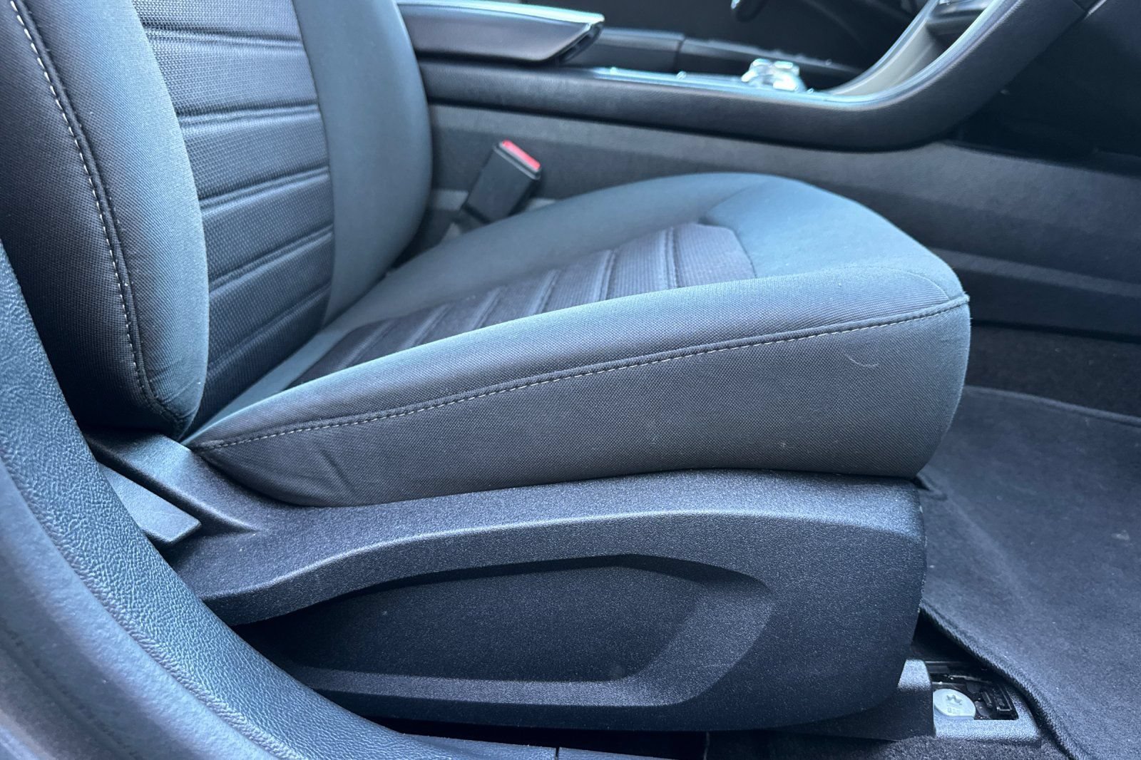 Used 2020 Ford Fusion SE FWD image 23