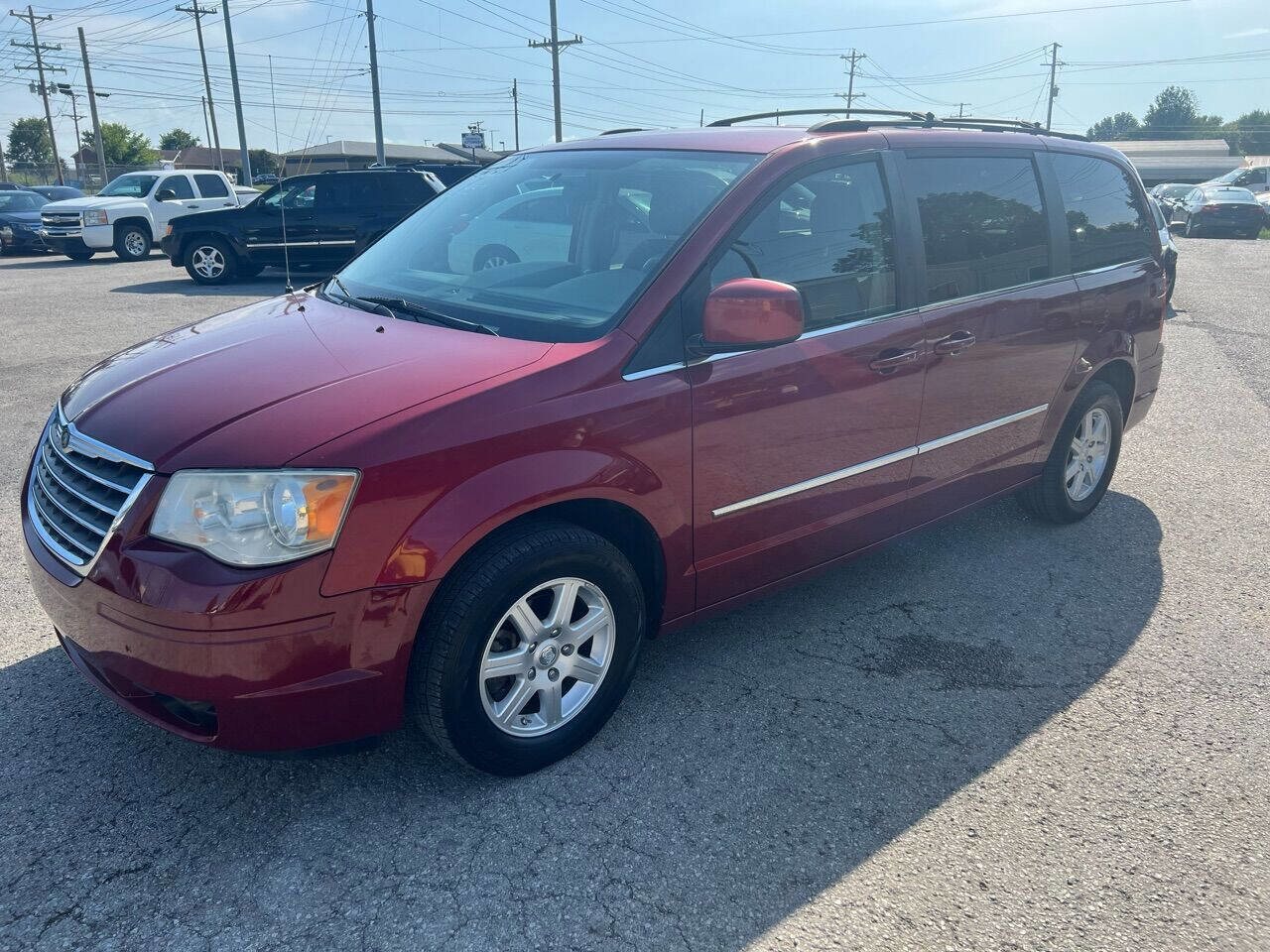 Used 2010 Chrysler Town & Country Touring image 5