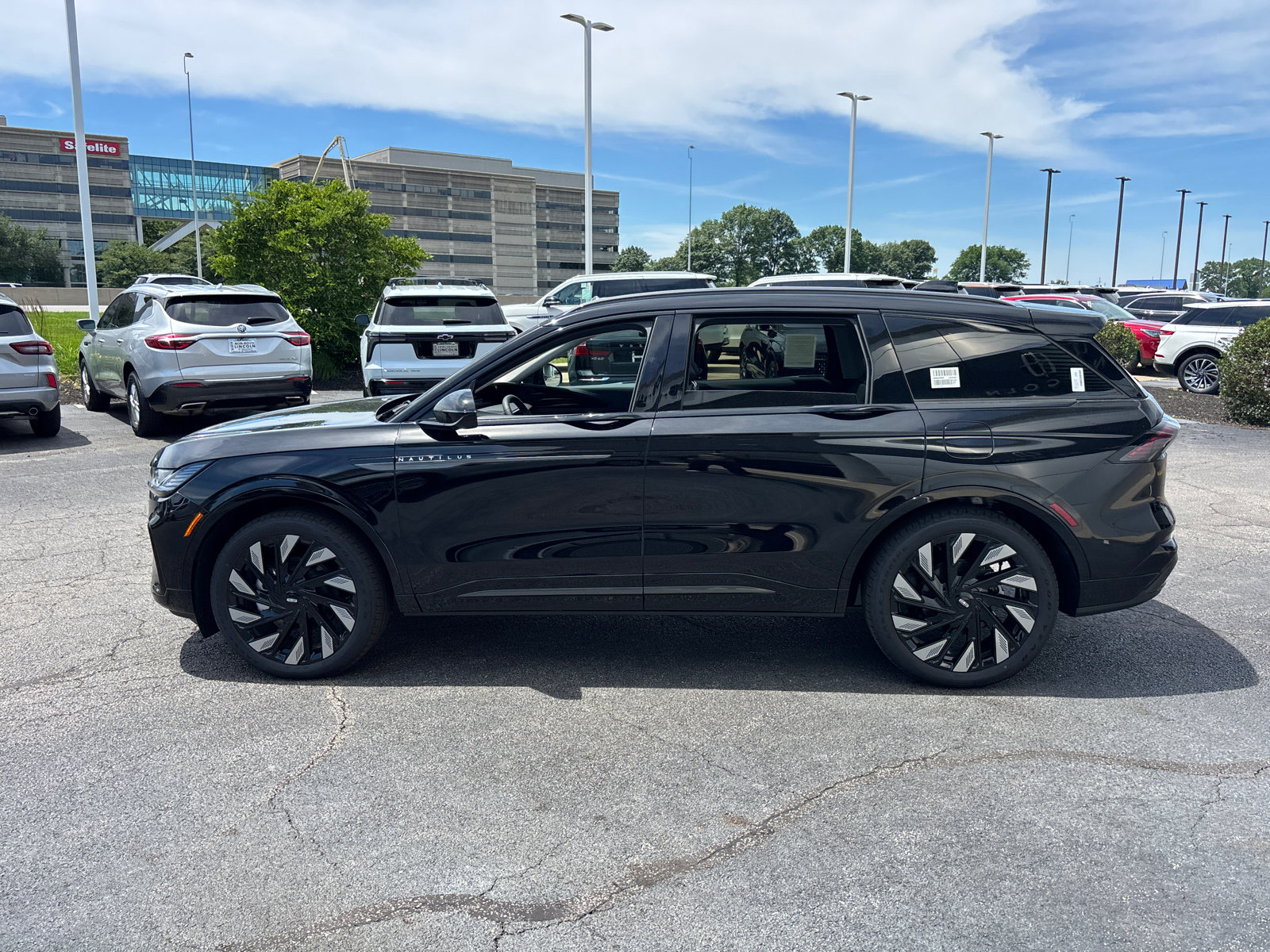 New 2026 Lincoln Nautilus Reserve w/ Jet Appearance Package AWD/4WD image 4
