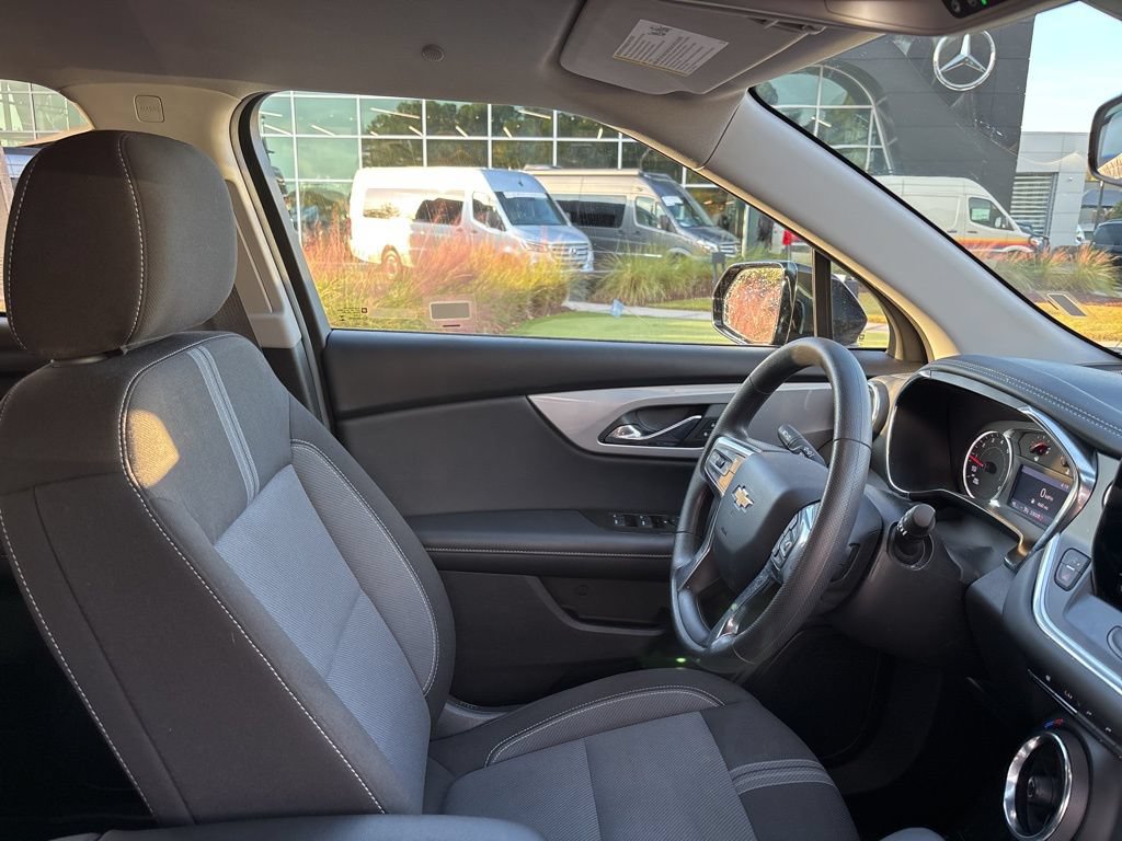 Used 2025 Chevrolet Blazer LT FWD image 33