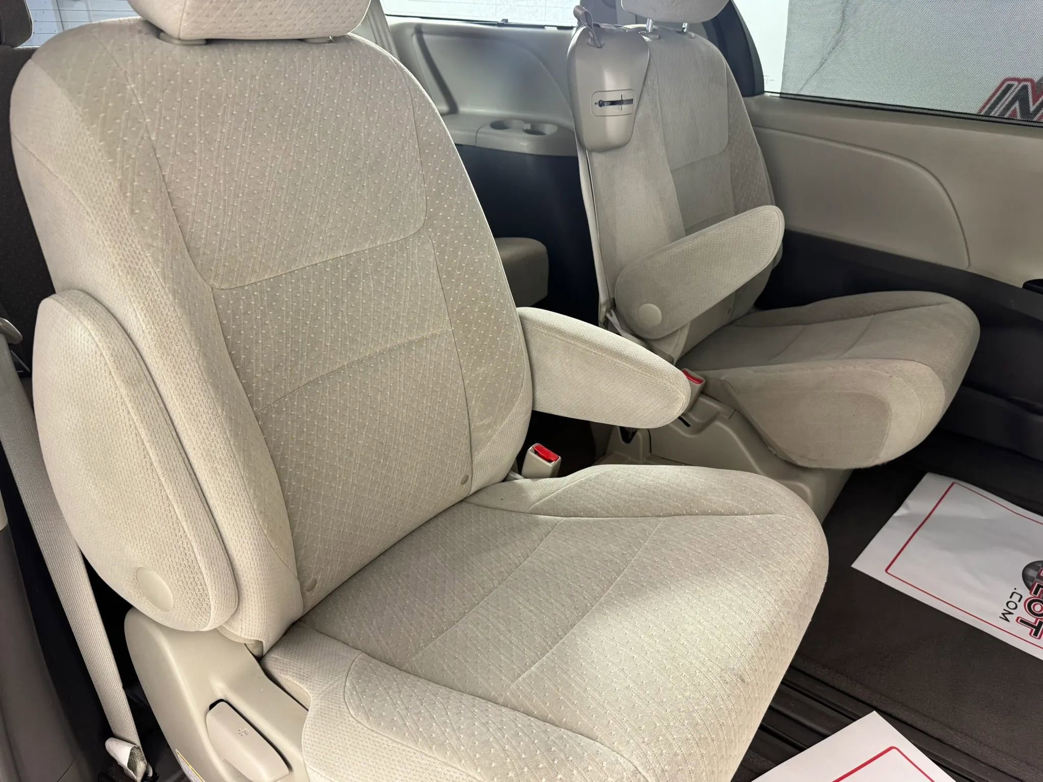 Used 2015 Toyota Sienna LE image 34