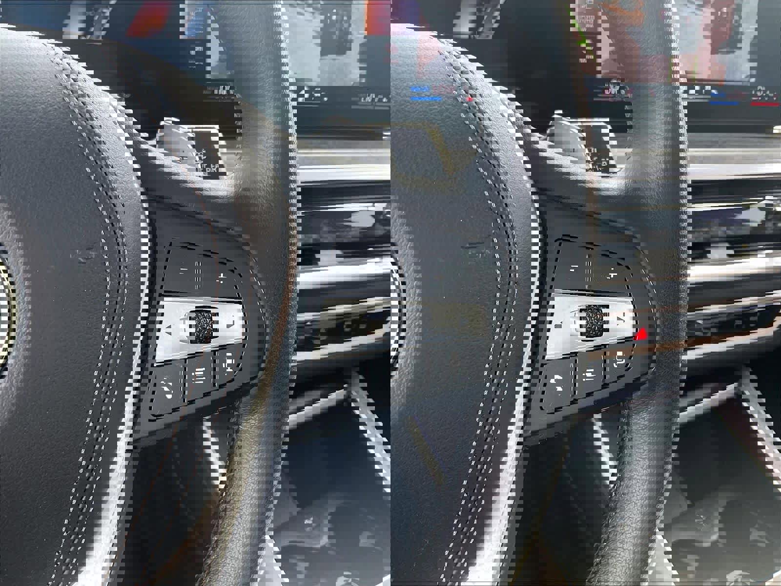 Used 2024 BMW X5 xDrive40i w/ Premium Package image 21