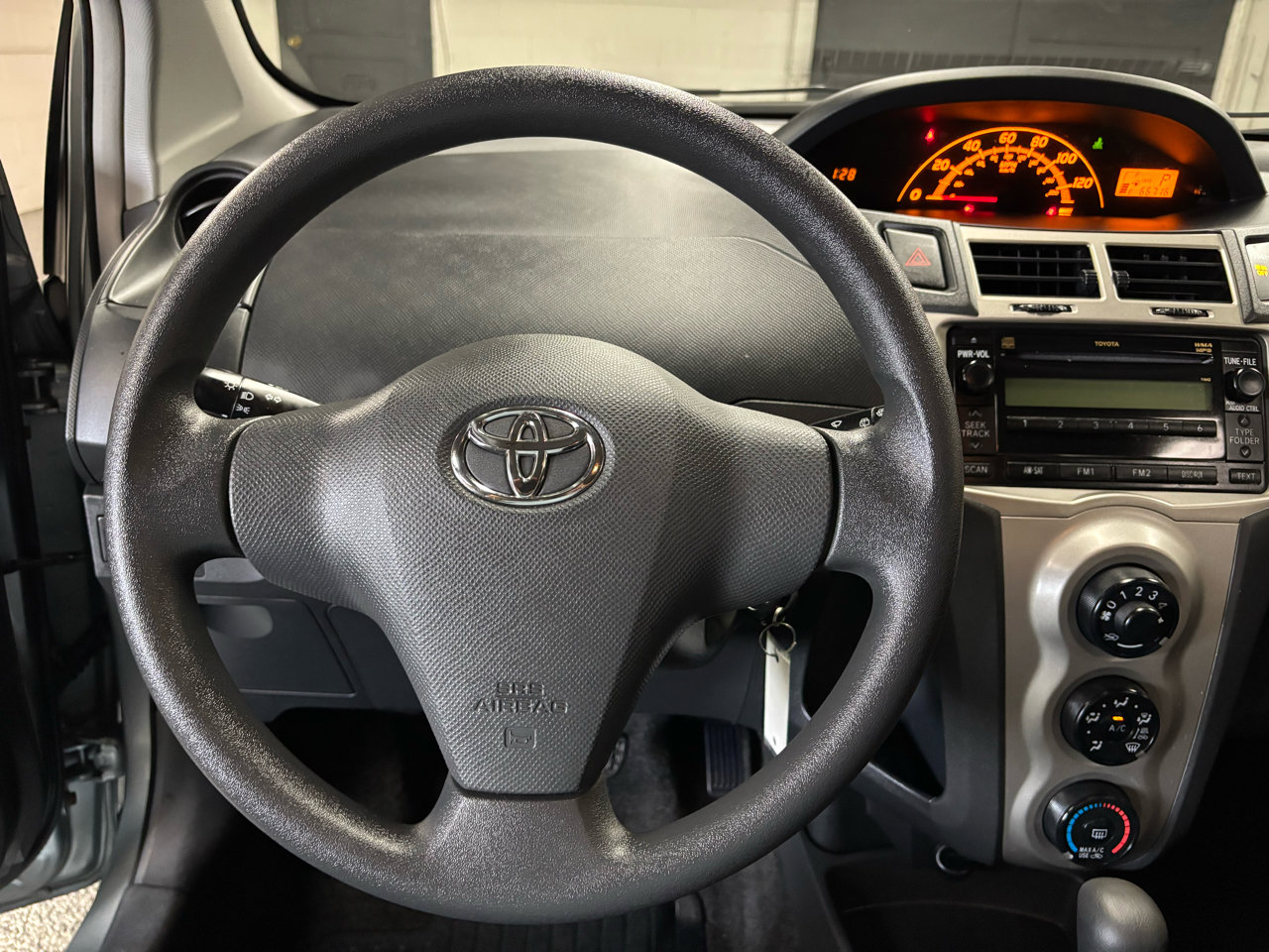 Used 2010 Toyota Yaris Liftback 5-Door image 14