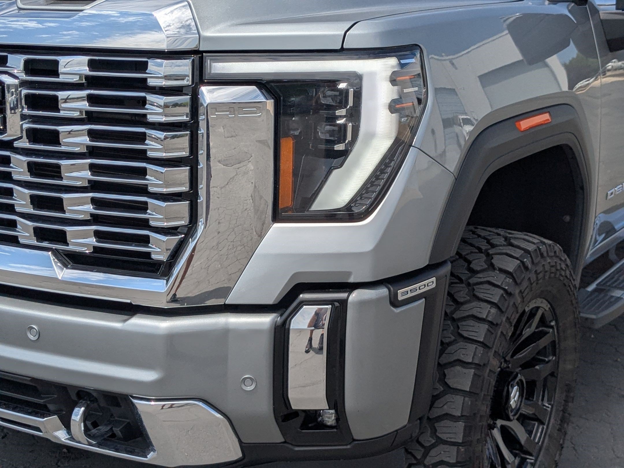 Used 2024 GMC Sierra 3500 Denali w/ Technology Package AWD/4WD image 12