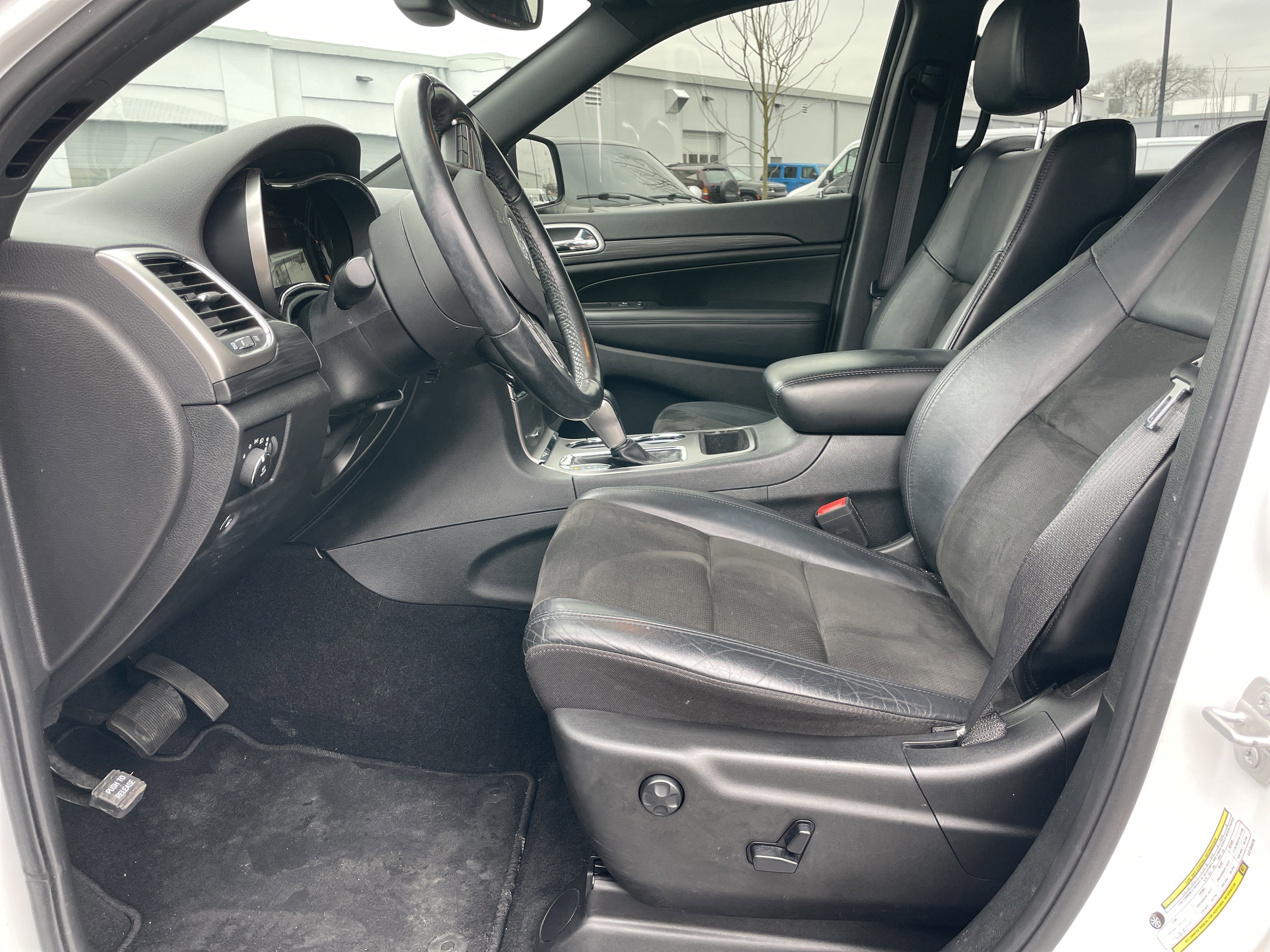 Used 2020 Jeep Grand Cherokee Altitude image 40