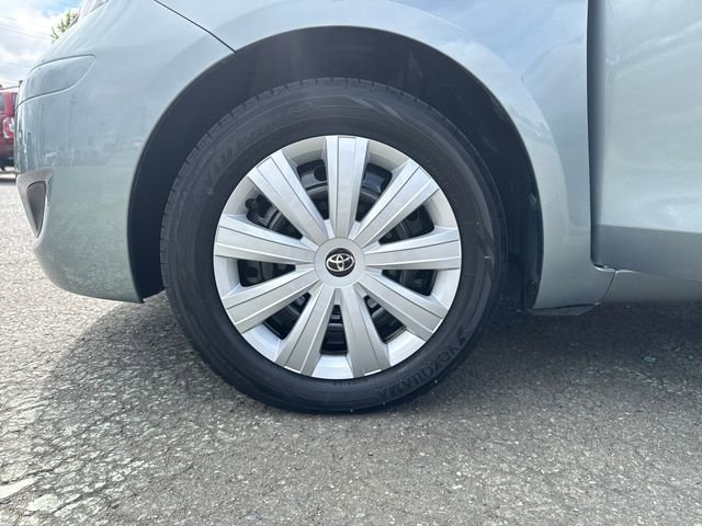 Used 2010 Toyota Yaris 4-Door Hatchback FWD image 24