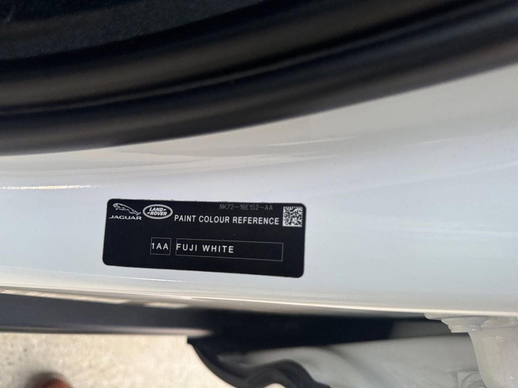 Used 2024 Land Rover Defender 130 X-Dynamic SE image 38