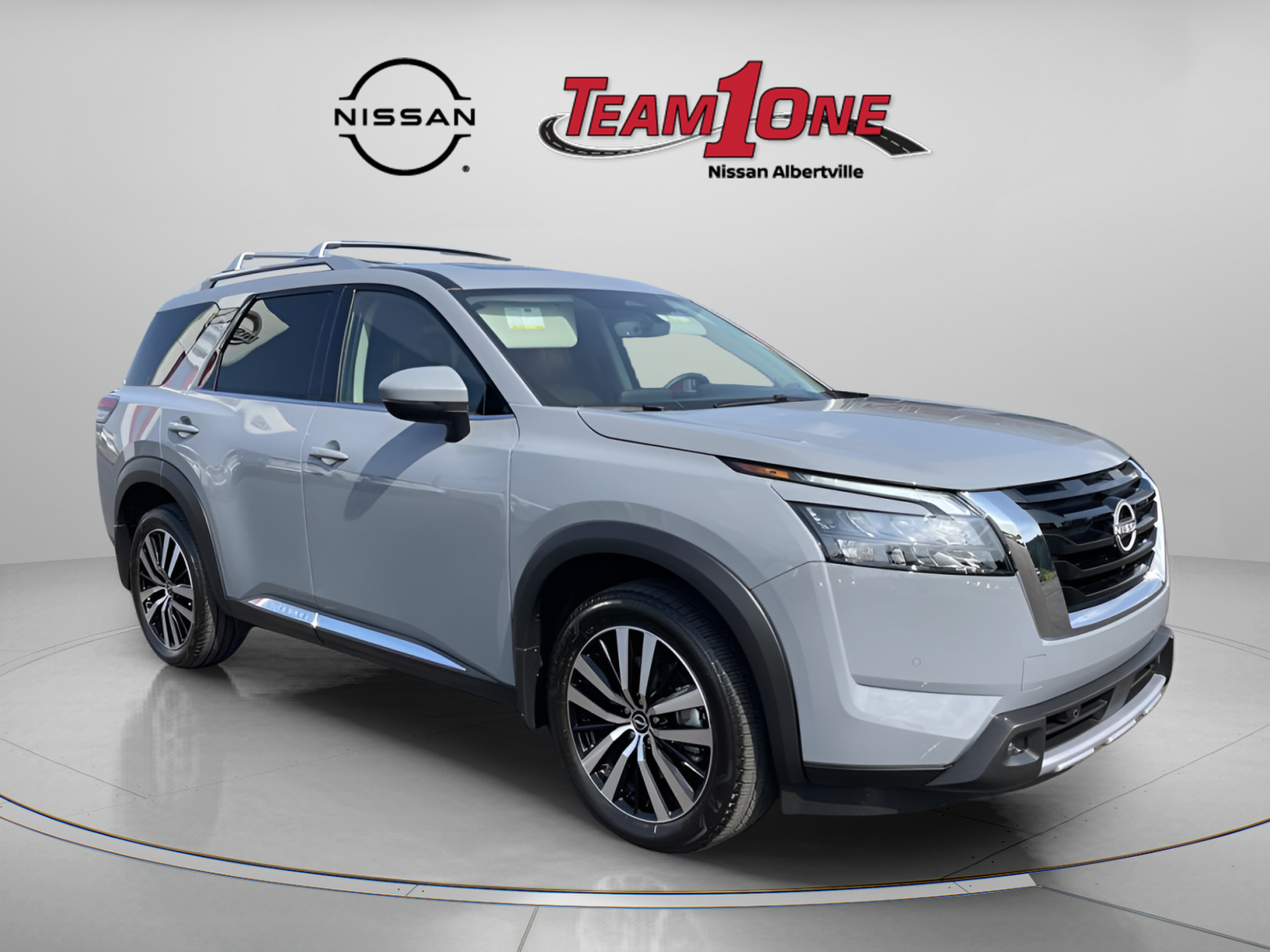 Used 2025 Nissan Pathfinder Platinum w/ Cargo Package AWD/4WD image 1