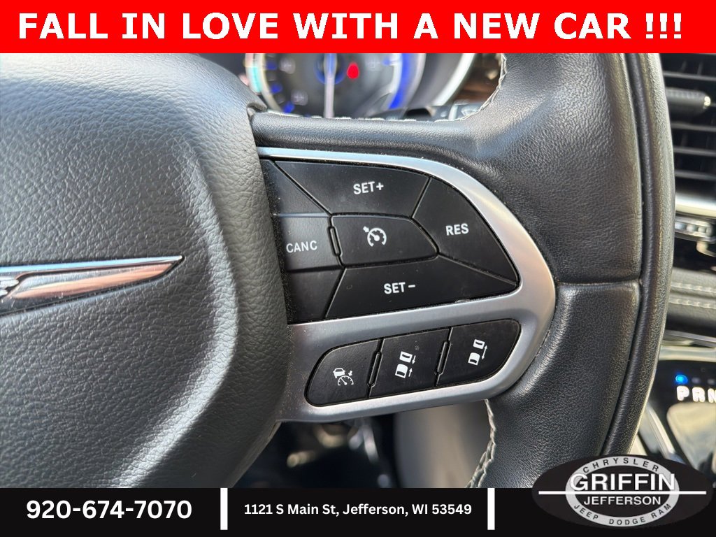 Used 2022 Chrysler Pacifica Limited image 19