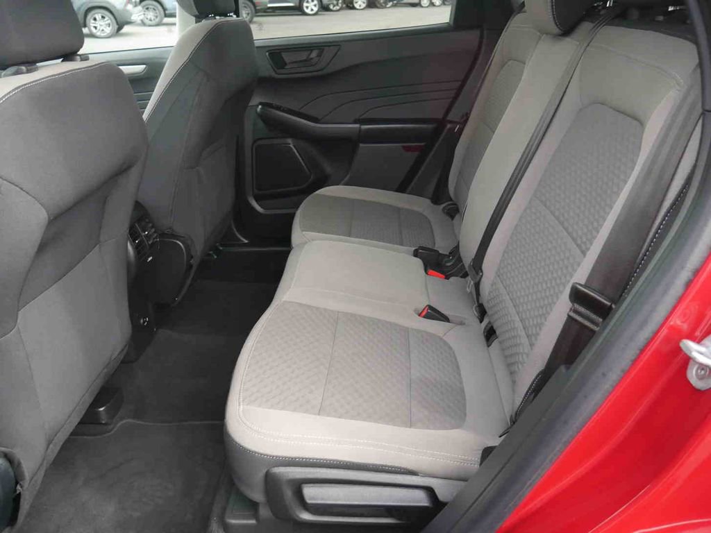 Used 2022 Ford Escape SE w/ SE Sport Appearance Package image 12