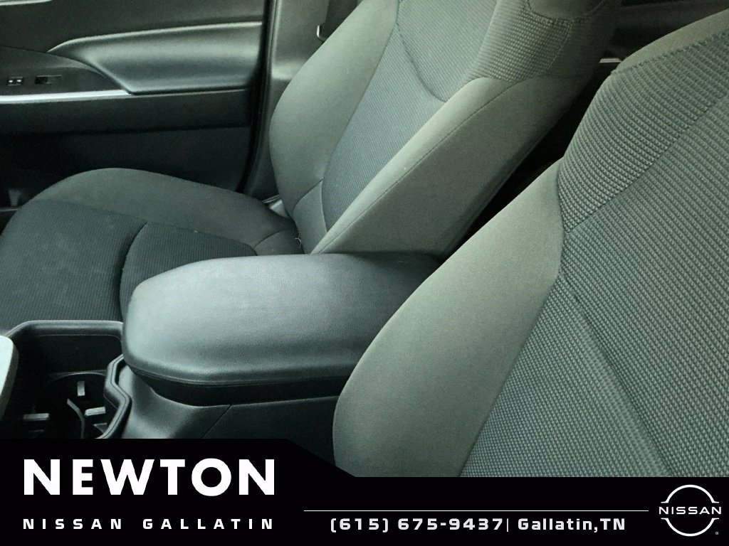 Used 2024 Toyota RAV4 LE AWD/4WD image 4