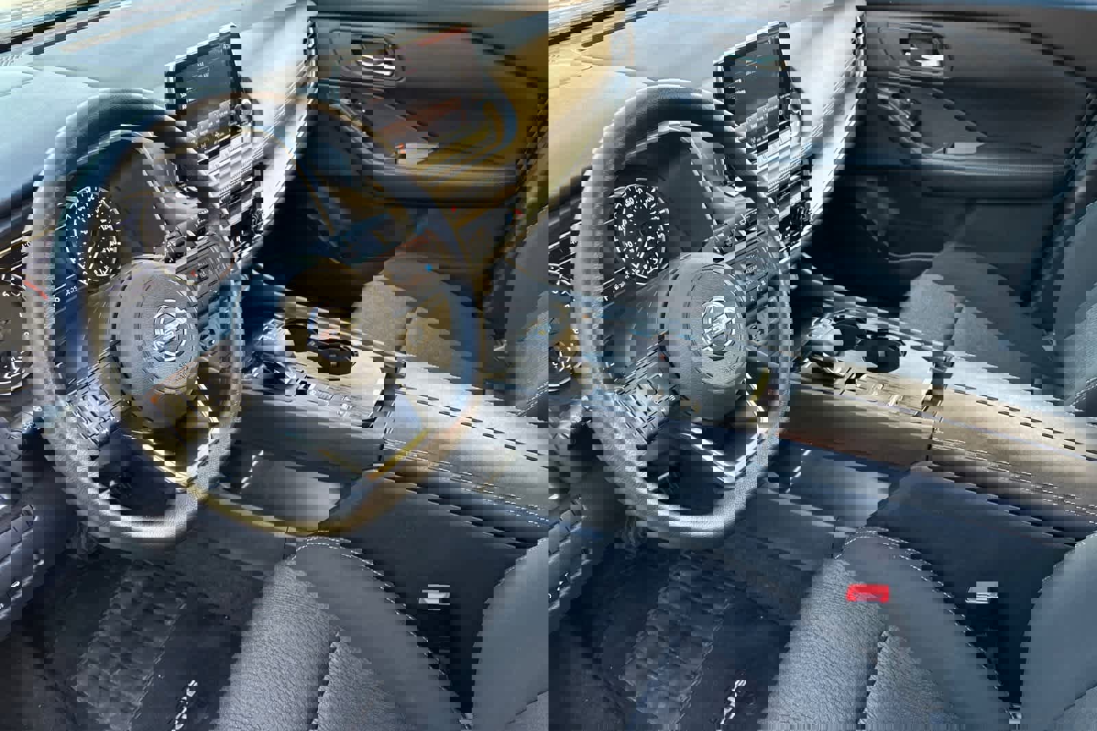 Used 2024 Nissan Rogue SV image 12