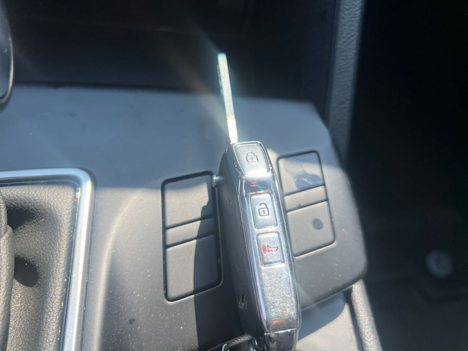 Used 2025 Kia Sportage LX image 18