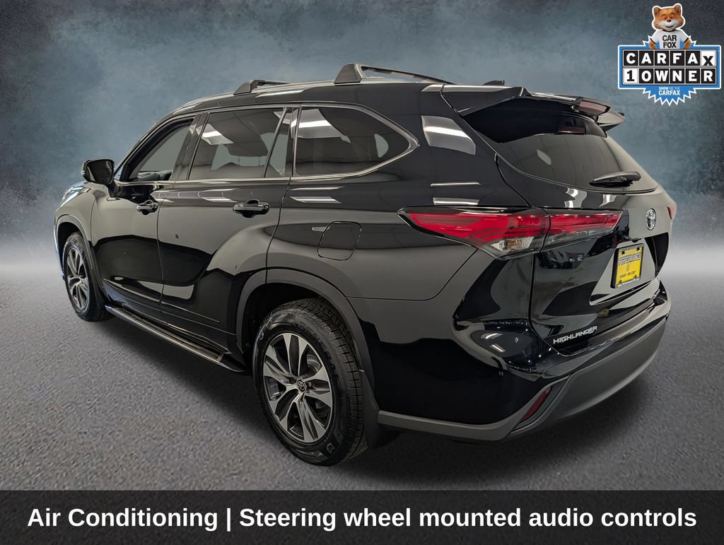 Used 2021 Toyota Highlander XLE AWD/4WD image 7