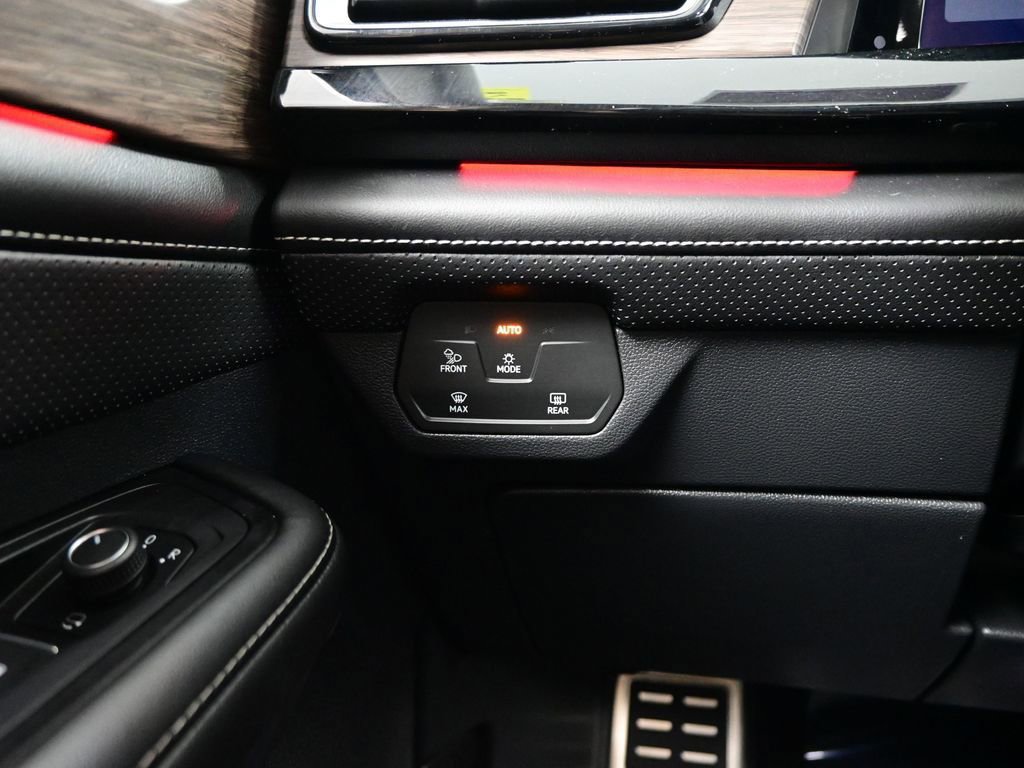 Used 2024 Volkswagen Atlas SEL Premium R-Line image 18