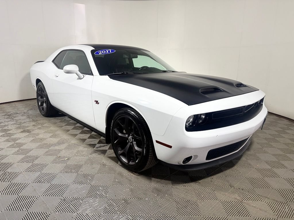 Used 2017 Dodge Challenger R/T Plus RWD image 9