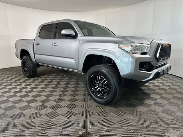 Used 2016 Toyota Tacoma SR5 image 2