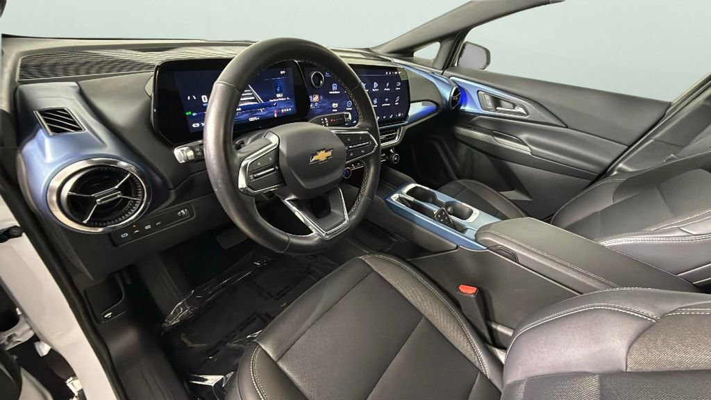 Used 2025 Chevrolet Equinox EV LT w/ Convenience Package image 18