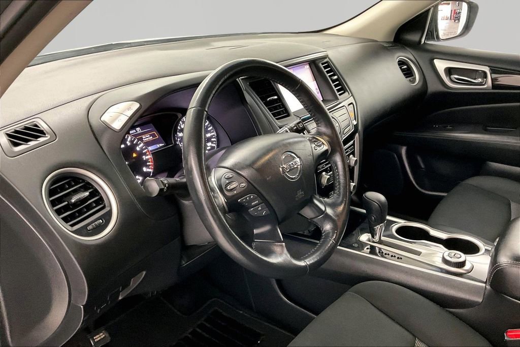 Used 2018 Nissan Pathfinder SV w/ Cargo Package AWD/4WD image 14