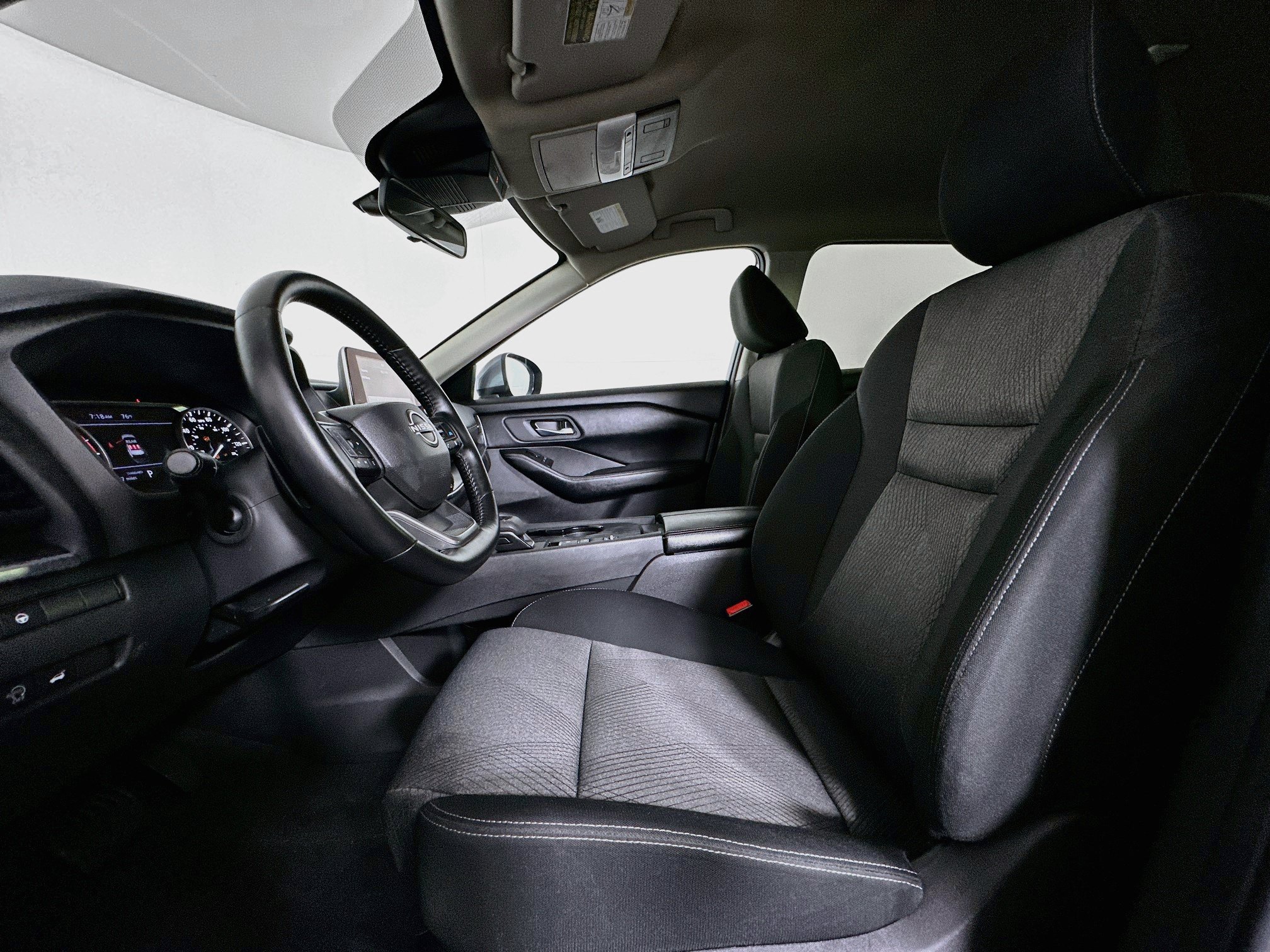 Used 2025 Nissan Rogue SV FWD image 13