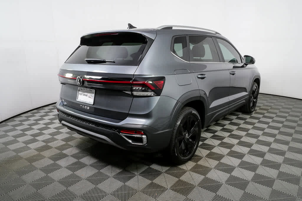 New 2026 Volkswagen Taos SE FWD image 3