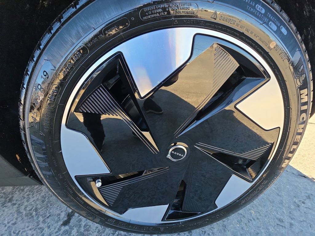 New 2026 Volvo EX30 Ultra w/ Protection Package Premier image 43