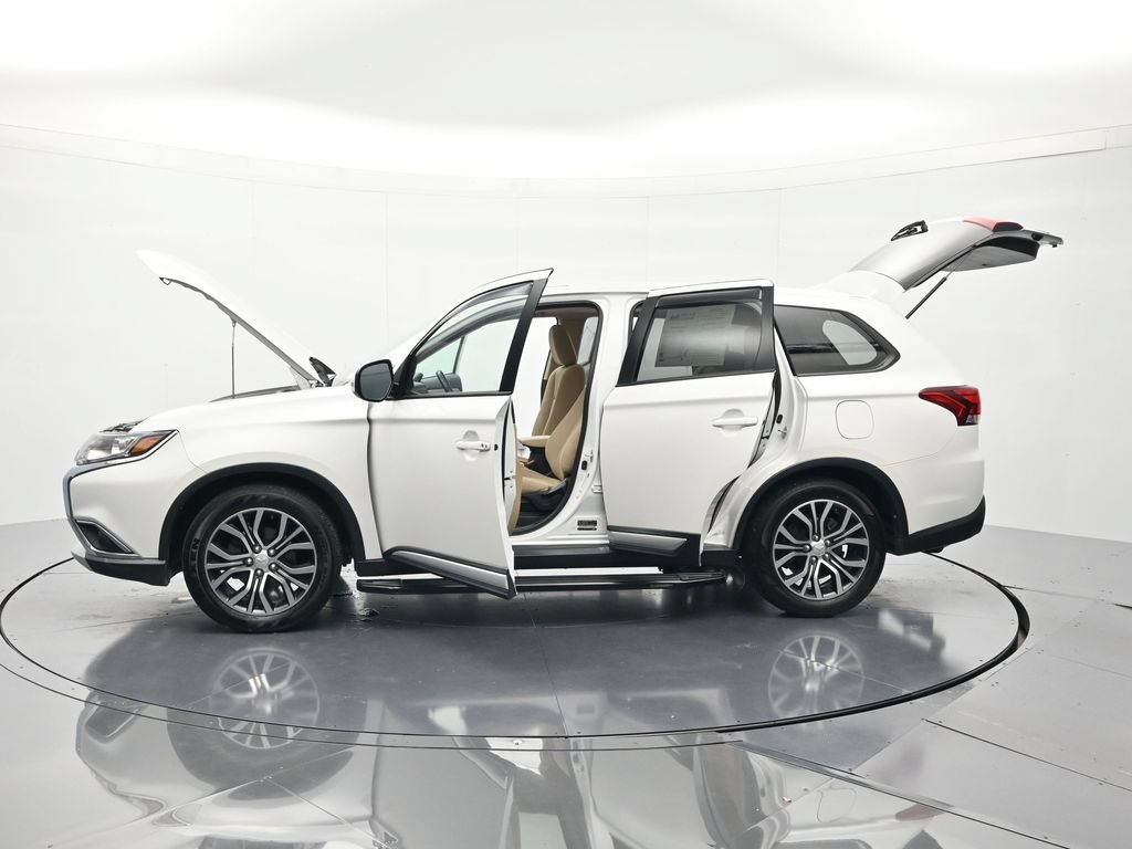 Used 2018 Mitsubishi Outlander SE FWD image 46