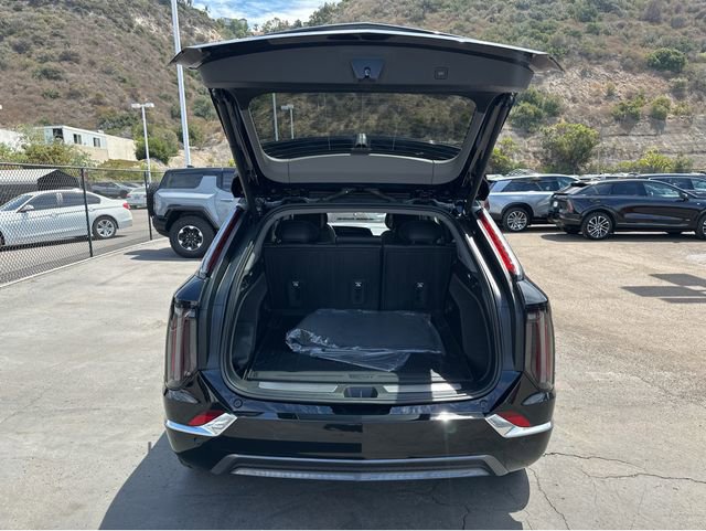 Used 2025 Cadillac Optiq Luxury 1 image 31