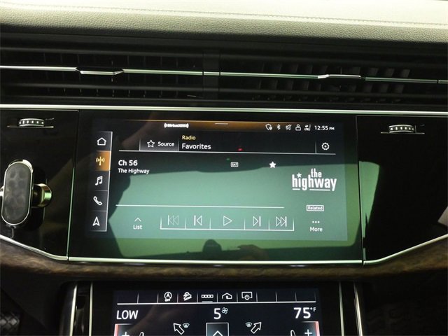 Used 2023 Audi Q8 Premium image 32