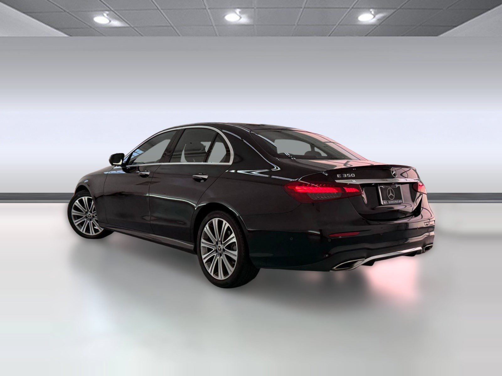 Used 2023 Mercedes-Benz E 350 Sedan image 3