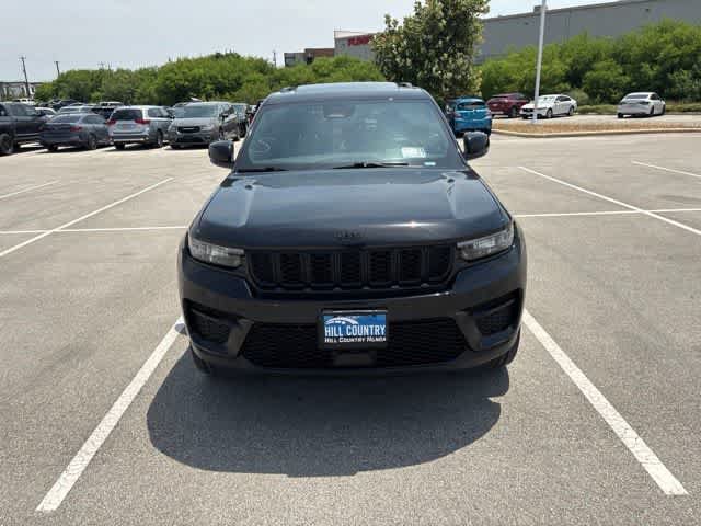 Used 2023 Jeep Grand Cherokee Altitude RWD image 8