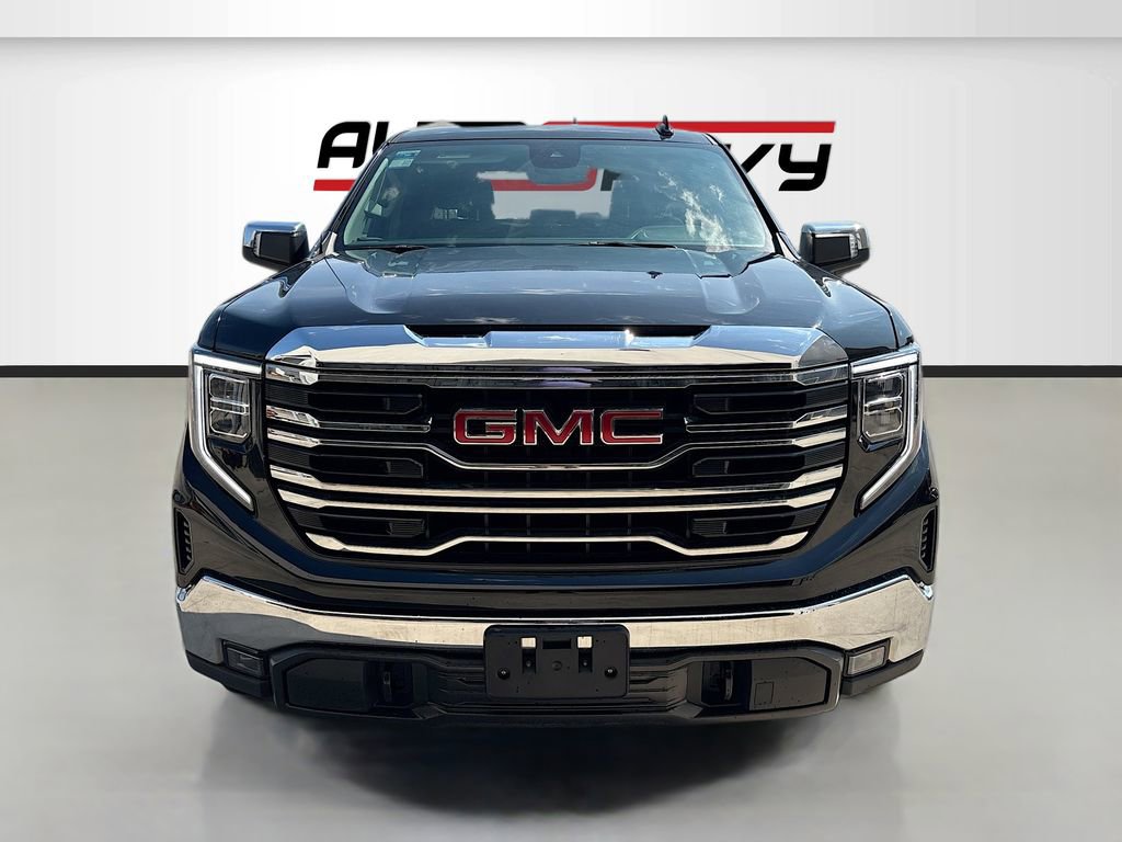 Used 2025 GMC Sierra 1500 SLT image 2