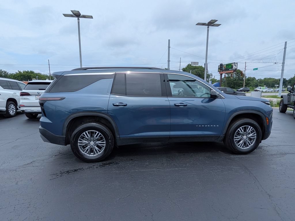 Used 2026 Chevrolet Traverse LT AWD/4WD image 9
