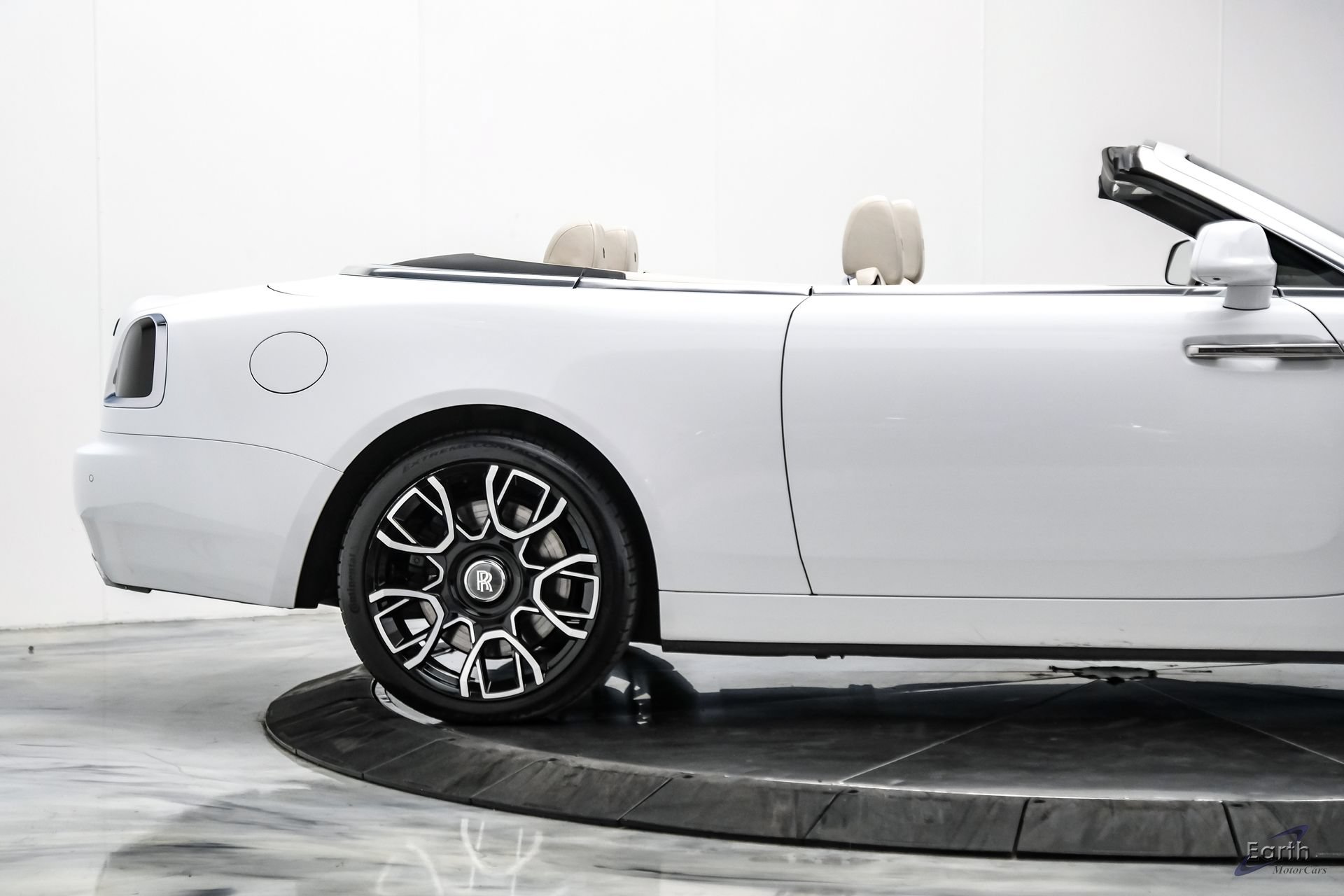 Used 2017 Rolls-Royce Dawn RWD image 27
