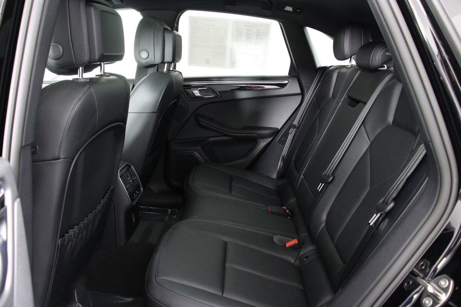 Certified 2026 Porsche Macan image 33