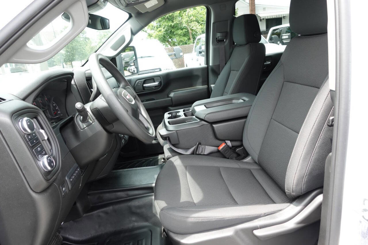 Used 2024 GMC Sierra 2500 Pro w/ Convenience Package image 16