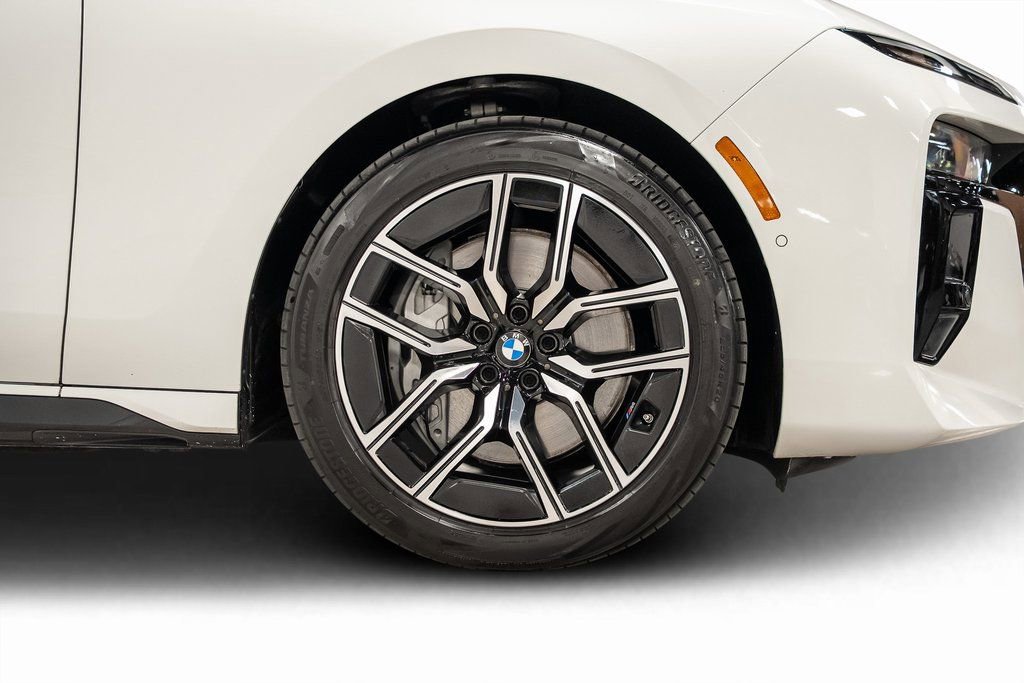 Used 2023 BMW 740i w/ Luxury Rear Seating Package image 29