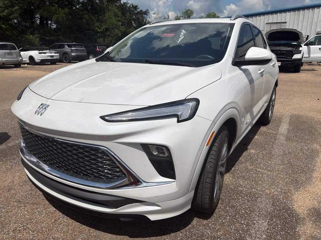 Used 2024 Buick Encore GX Avenir w/ Avenir Convenience Package FWD image 1
