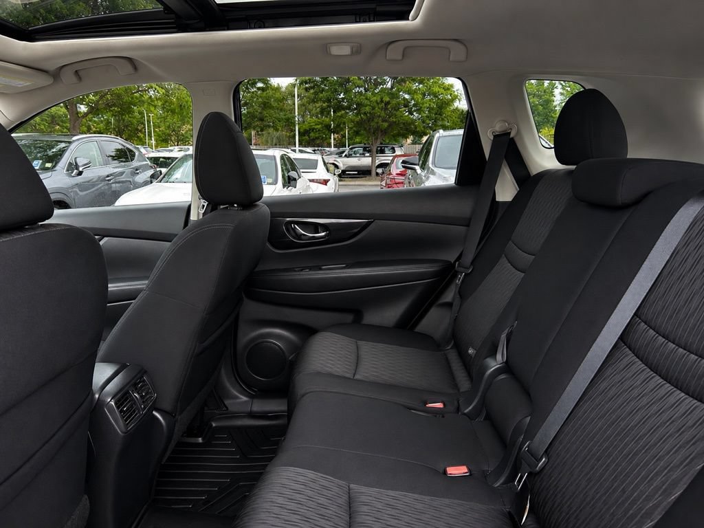 Used 2017 Nissan Rogue SV AWD/4WD image 15