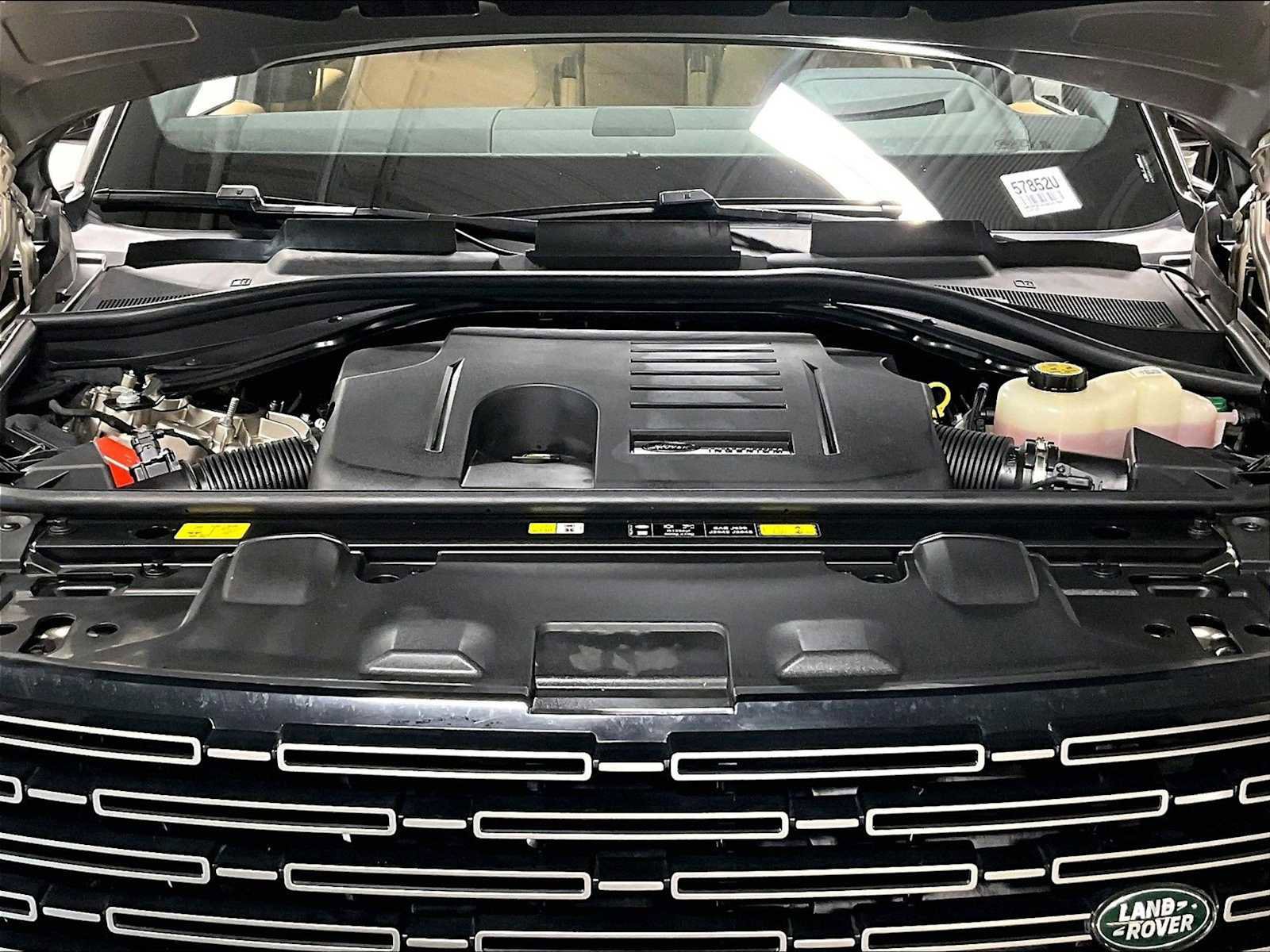 Used 2025 Land Rover Range Rover SE image 36