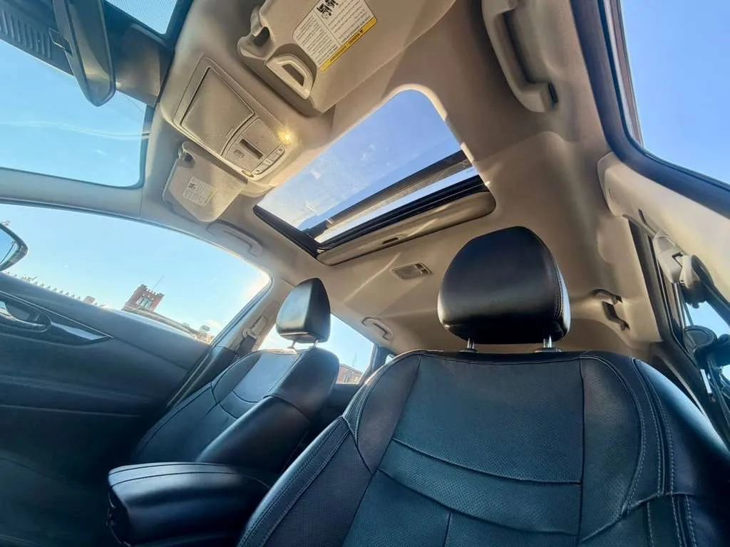 Used 2017 Nissan Rogue Sport SL w/ SL Premium Package image 11