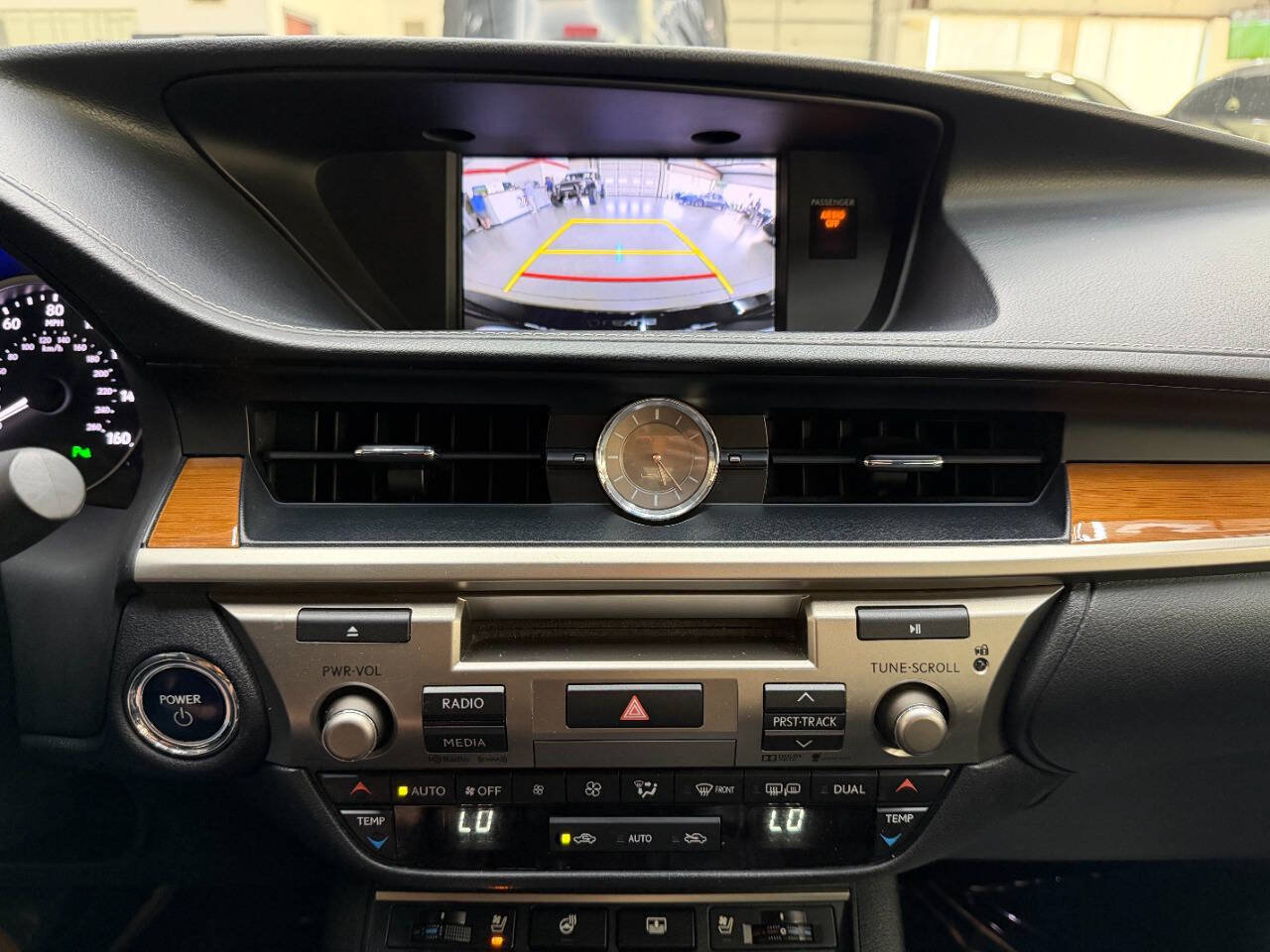 Used 2015 Lexus ES 300h w/ Navigation System Package FWD image 28