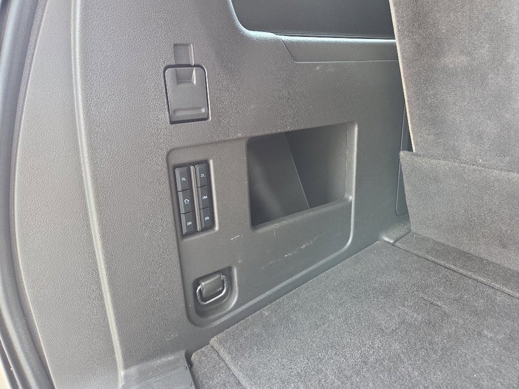 Used 2018 Ford Expedition XLT w/ Equipment Group 202A RWD image 21