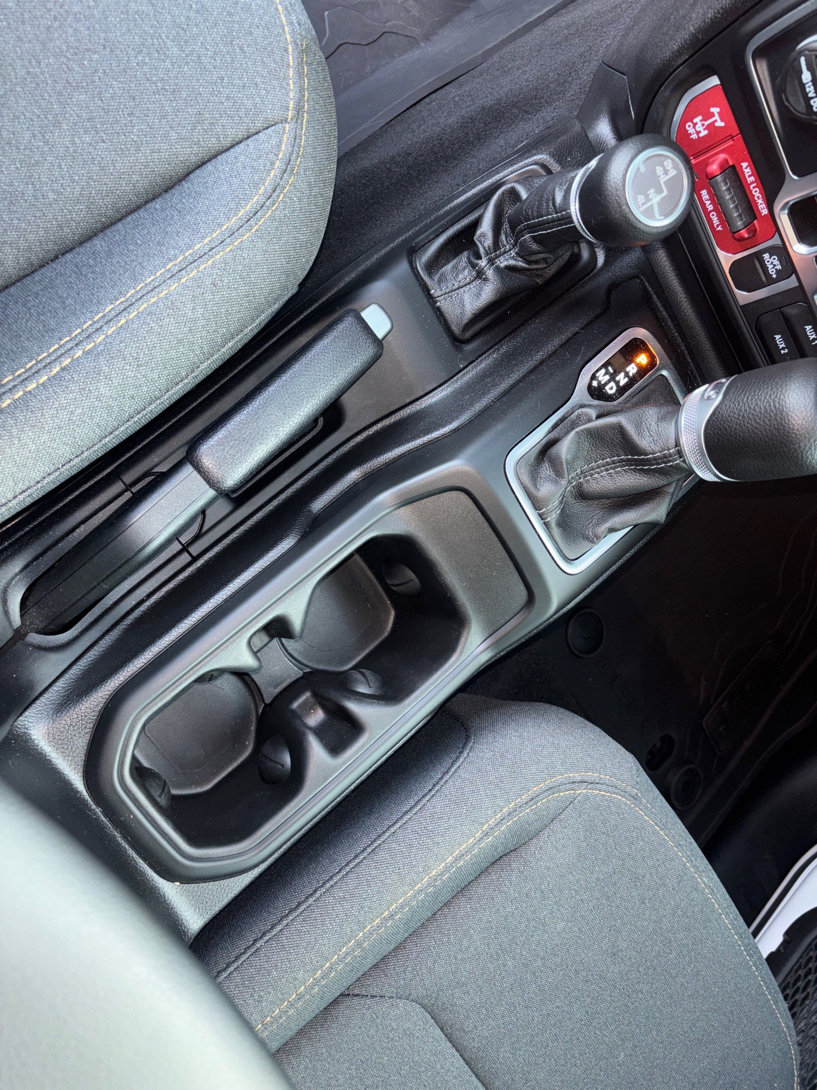 Used 2025 Jeep Gladiator Sport image 24