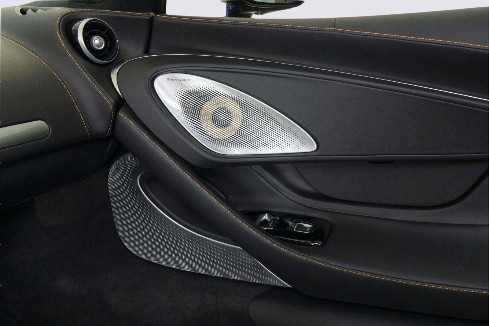 New 2026 McLaren GTS RWD image 13