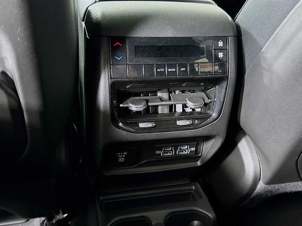 Used 2024 Jeep Grand Cherokee L Altitude AWD/4WD image 29